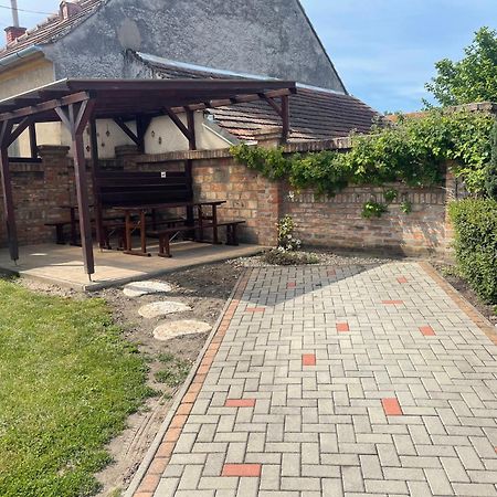 Cherry Apartmanház Sárvár Exteriér fotografie