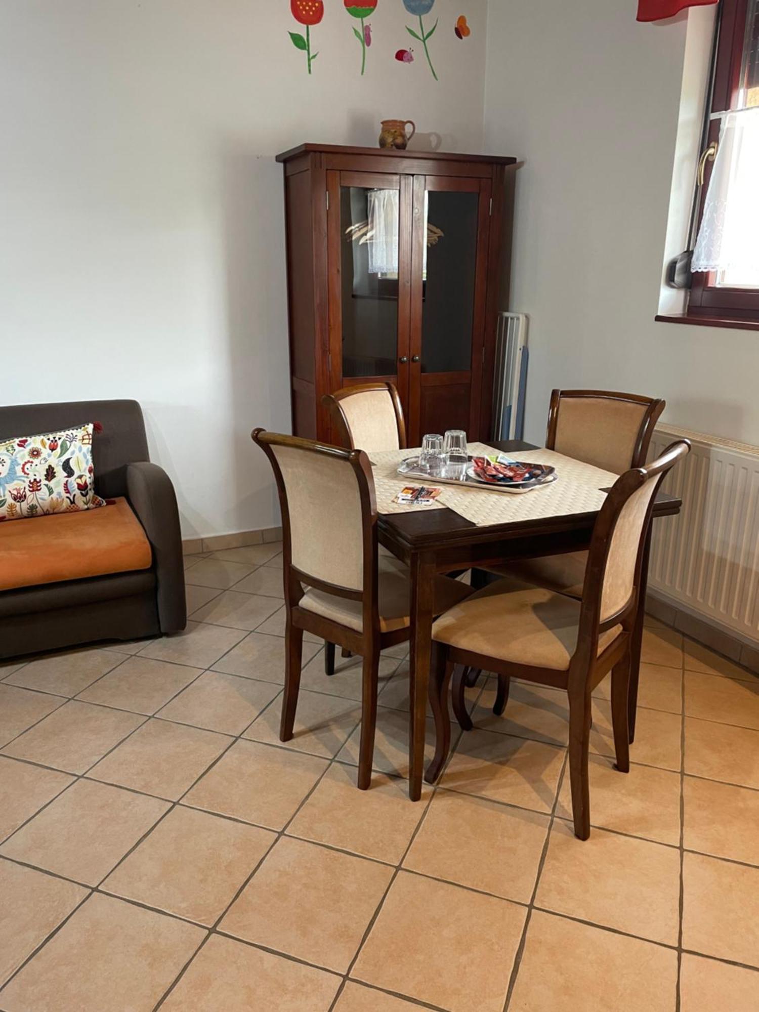 Cherry Apartmanház Sárvár Exteriér fotografie